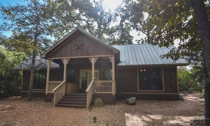Brenham Cabine | Hidden Grove Secluded Cabin features a Private Hot Tub at Scenic Hill Retreat