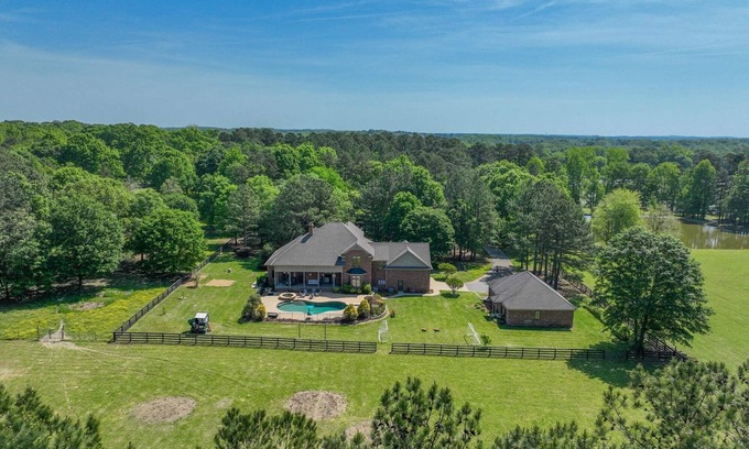 Stanfield Maison | Hidden Haven on 9 acre, pond, barn and more, sleeps 20