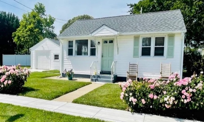 North Cape May Maison | Hidden Hideaway in North Cape May Short Walk To Bay (2 Bedrooms/ 1 Bathroom)
