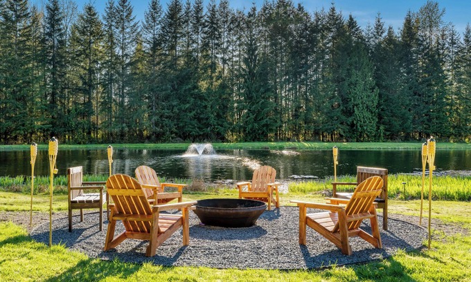 Arlington Appartement | Hidden Lake guest house is on 20 Secluded Acres with a Beautiful private Lake.