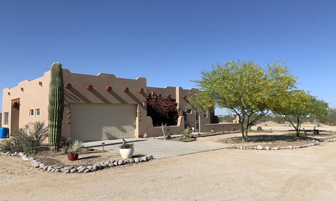 Maricopa Maison | Hidden Valley Property - pet friendly