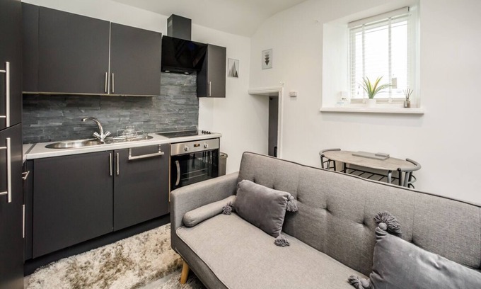 Kirkheaton Cottage | Cottage-Moderne-Douche-Vue sur Rue-Free parking