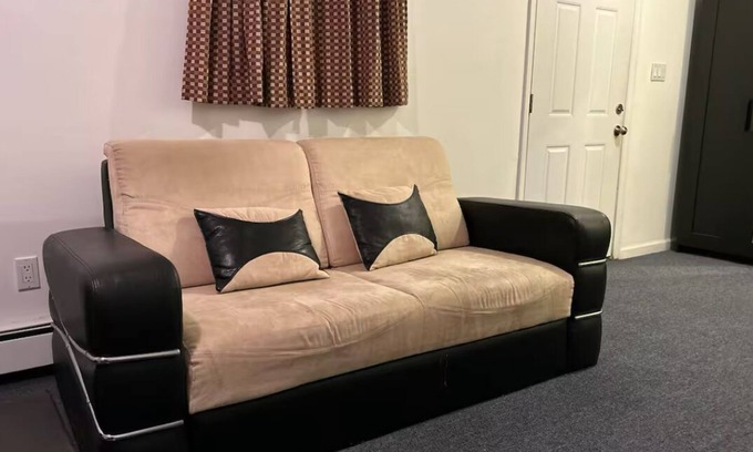 Levittown Appartement | Hideaway and Quiet 1B1B with private entrance room in a house