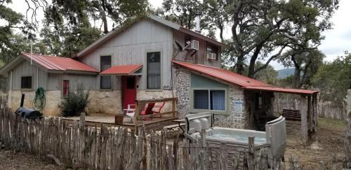 Uvalde Maison | Hideaway Cabin cabin