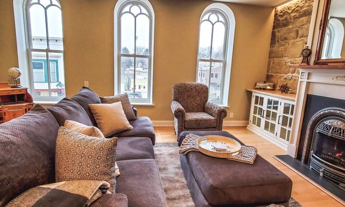 Downtown Appartement | Hideaway on High Downtown Mineral Point
