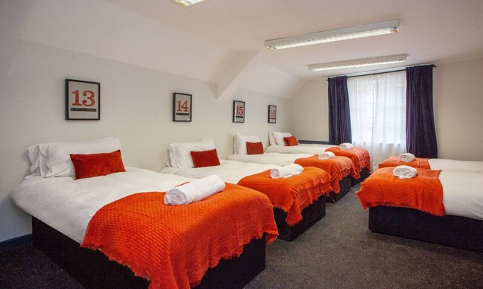 Butetown Maison | higgihaus 107 Sleeps up to 22 Hens Stags