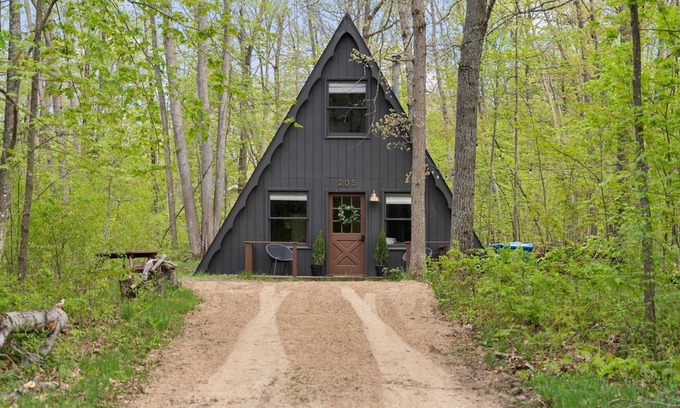 Higgins Lake Cabine | Higgins Haus, Cozy Modern A-Frame