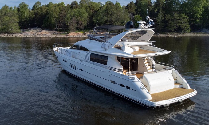 Helsinki City Centre Location De Bateaux | High-class and Elegant Luxury Yacht in Helsinki - Princess 75