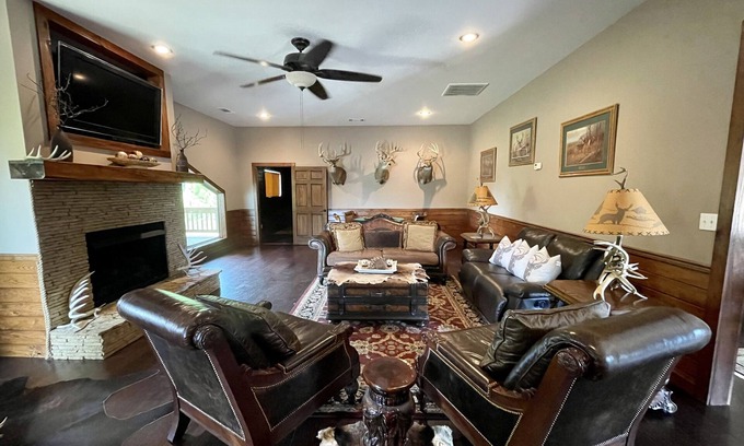 Crenshaw County Cabine | High Class Cabin Hideaway