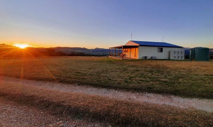 Kootingal Cottage | High Country cottage *Views*Aircon*WiFi