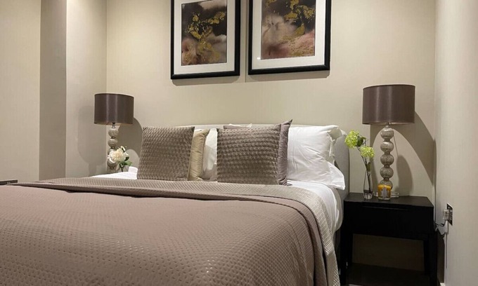 Chigwell Appartement | High End 1 BR Apt, 2 Beds Desirable Chigwell