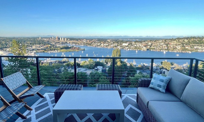 East Queen Anne Maison | High-End City Home w/ A L L the amenities!