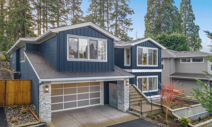 Lake Oswego Maison | High End New Estate Home in Lake Oswego. Private suite on 1st level w/o stairs.