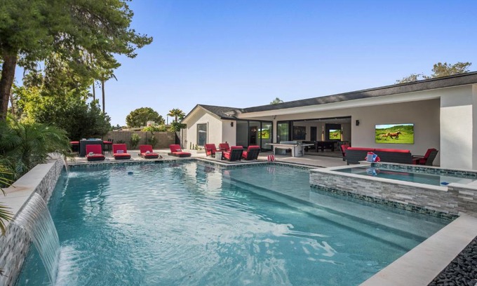 Paradise Valley Village Maison | High End Private Resort with Pickleball Bball Putt Putt Pool Spa More