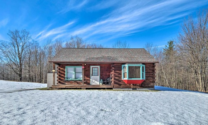 East Windham Maison | High Peak Heaven Cozy Log Cabin on 1 Acre!