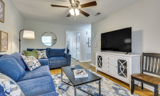 High Point Maison | High Point Townhome w/ Patio, 1 Mi to Main Street!