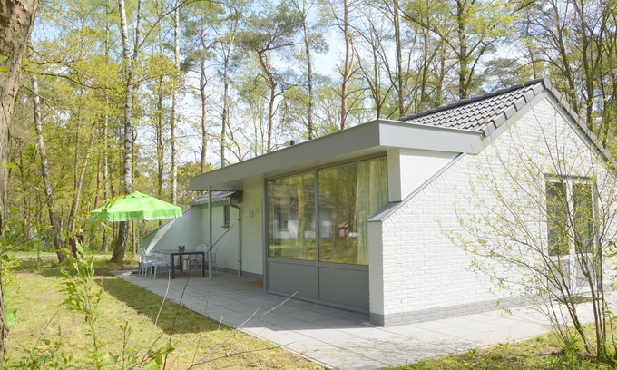 Stramproy Maison | High quality completely detached bungalow on small nature-filled holiday park