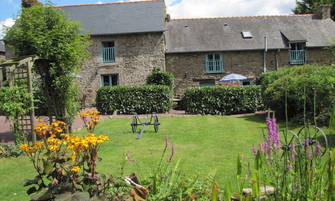 Gomene Cottage | Haute complexe de gîte de qualité pour un maximum de 13 personnes. Salle commune spacieuse piscine et WIFI