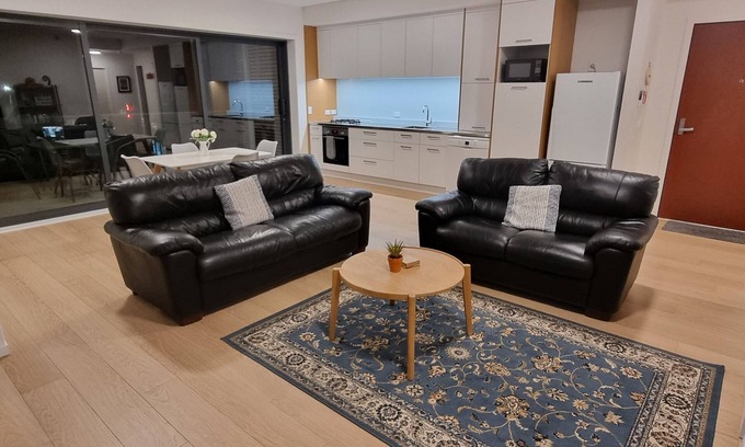 Wellington Maison | High-quality apartment minutes from everywhere! Breakfast included!