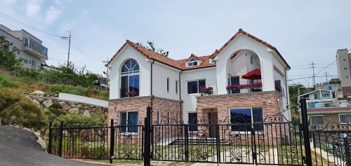 Pinari-gol Maison | High-Quality House Ocean view