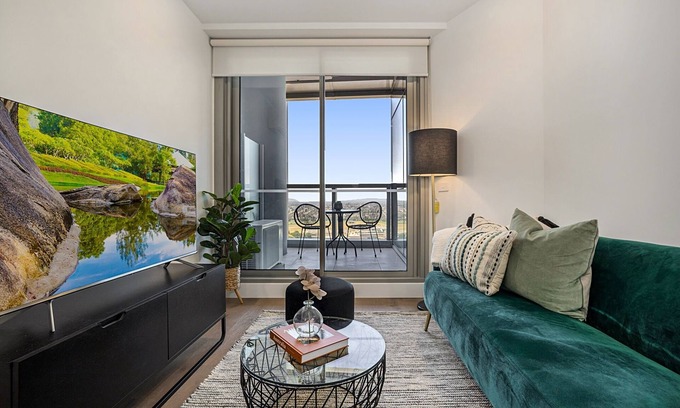 Moonee Ponds Appartement | High-Rise Balcony Unit with City Views, Gym, Pool