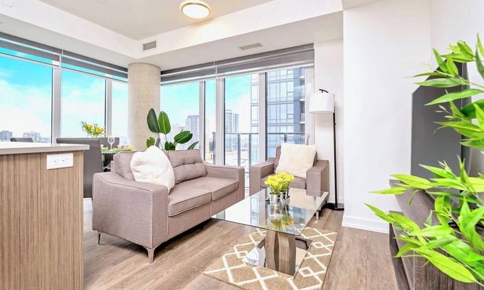 Kitchener Appartement | High Rise Condo w Balcony & Breathtaking Views