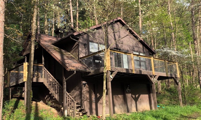 Kipling Cabine | High Tech Cabin in the Hills of Guernsey County