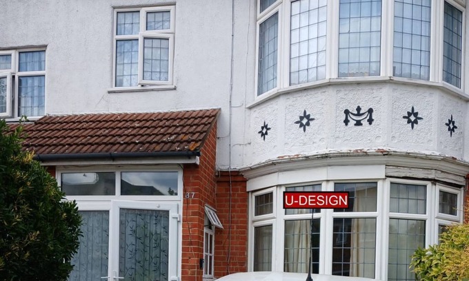 Hatch Lane Maison | Highams Park - Family Room with Sofa Bed - Sleeps Up To 4