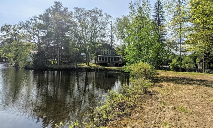 East Andover Maison | Highland Lake Retreat