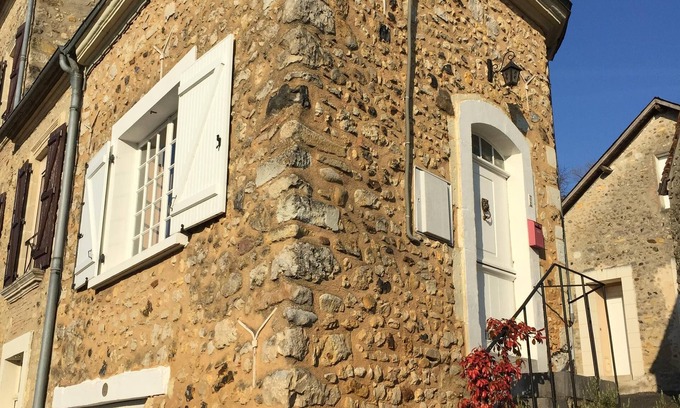Avoise Cottage | Maison de péage de charme du 14ème siècle.