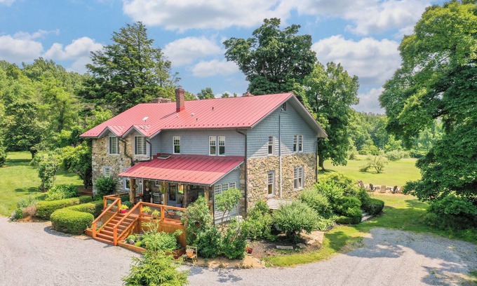 Bluemont Villa | Highmeadows Estate in the heart of Bluemont Virginia