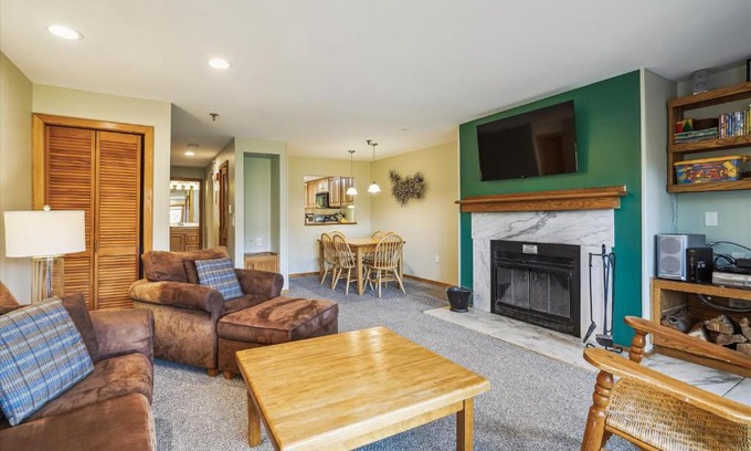 Central Vermont- Killington Maison | Highridge B14 Enjoy the view ski back trail shuttle service sports center