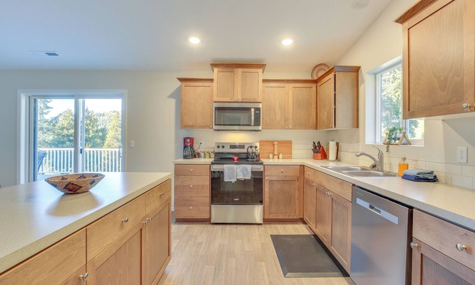 Oakridge Maison | Hike, Bike & Ski: Oakridge Home ~ 3 Mi to Trails!