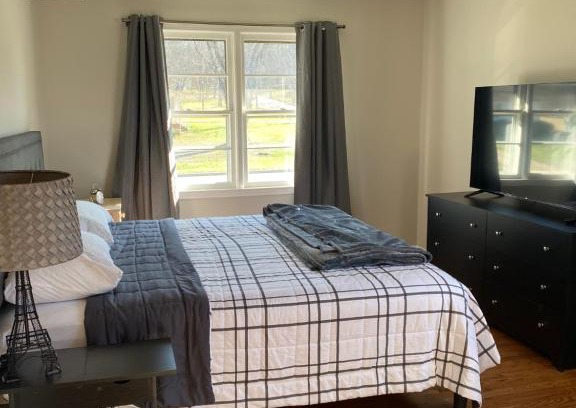 Travelers Rest Maison | Hiker's Retreat modern 3 bedroom home with 2 baths