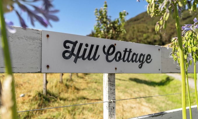 Featherston Maison | Hill Cottage - Featherston Holiday Home