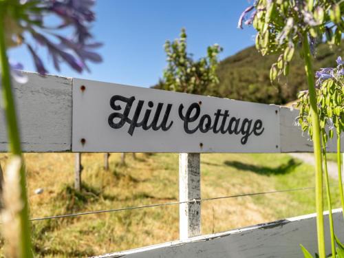 Featherston Maison | Hill Cottage - Featherston Holiday Home