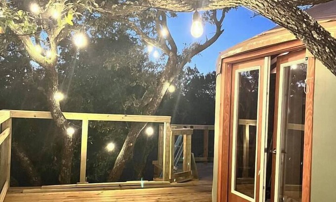 Gatesville Cabine | Rustic Hill Country Glamping on 14 Acres with AC and Starlink Internet