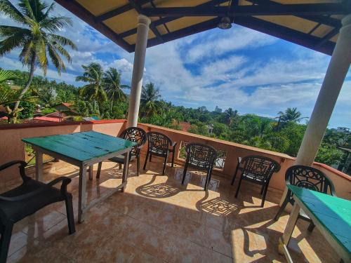 Mirissa Maison | Hill house guest