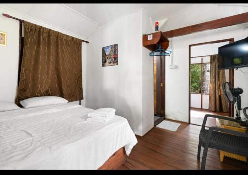 Tanah Rata Cabine | Hillside cottage reflesia room
