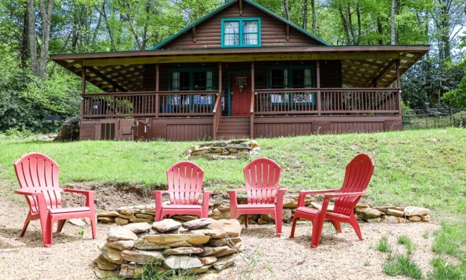Vesta Cabine | Hillside Hideaway - country elegance at it's best, by Buffalo Mountain Getaway