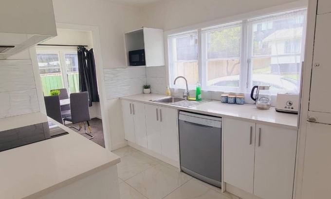 Otahuhu Maison | Hillside Road -Auckland city near Sylvia park mall