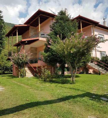Loutraki Appartement | Hillside View Home