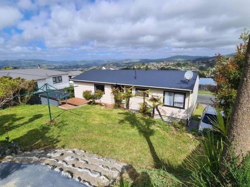 Porirua Maison | Hilltop Blue Sky House