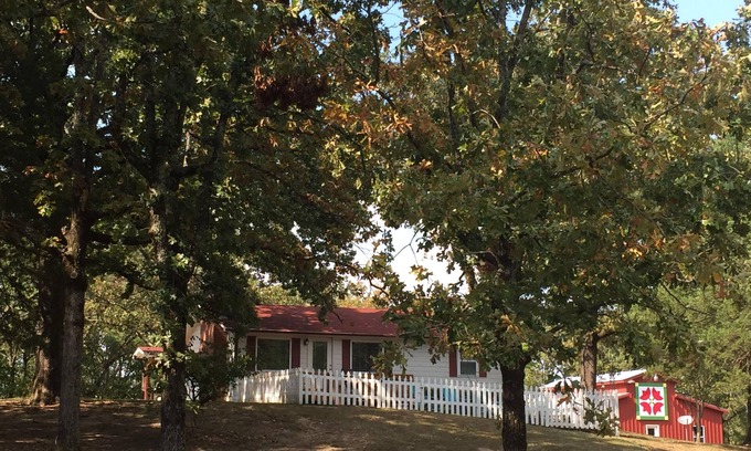 Mid America Maison | "Nouveau à VRBO" Calme Country Cottage sur 20 acres