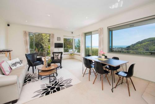 Nelson Maison | Hilltop Getaway