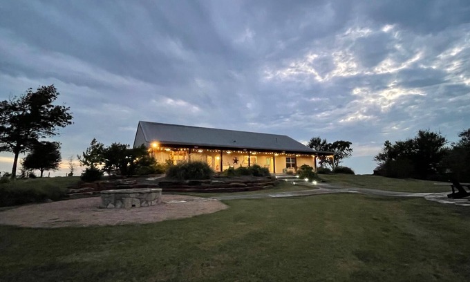 Bleiblerville Maison | Hilltop Getaway with Awesome Views