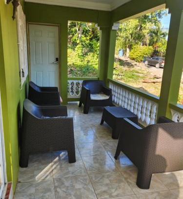 Tryall Appartement | Hilltop Haven