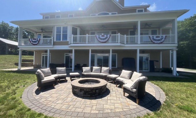 Laconia Maison | Hilltop Haven on Lake Winnisquam