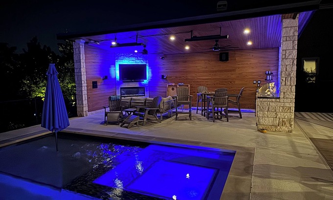 The Hills Maison | Hilltop Haven Retreat in Texas Hill Country. Kid/Pet friendly. Pool & Firepit