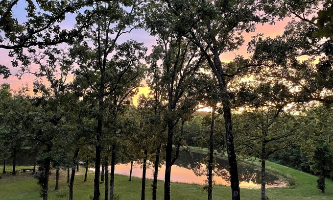 Grand Saline Maison | Hilltop Hideaway -1500+ sq/ft home - views of private lake on 42 beautiful acres